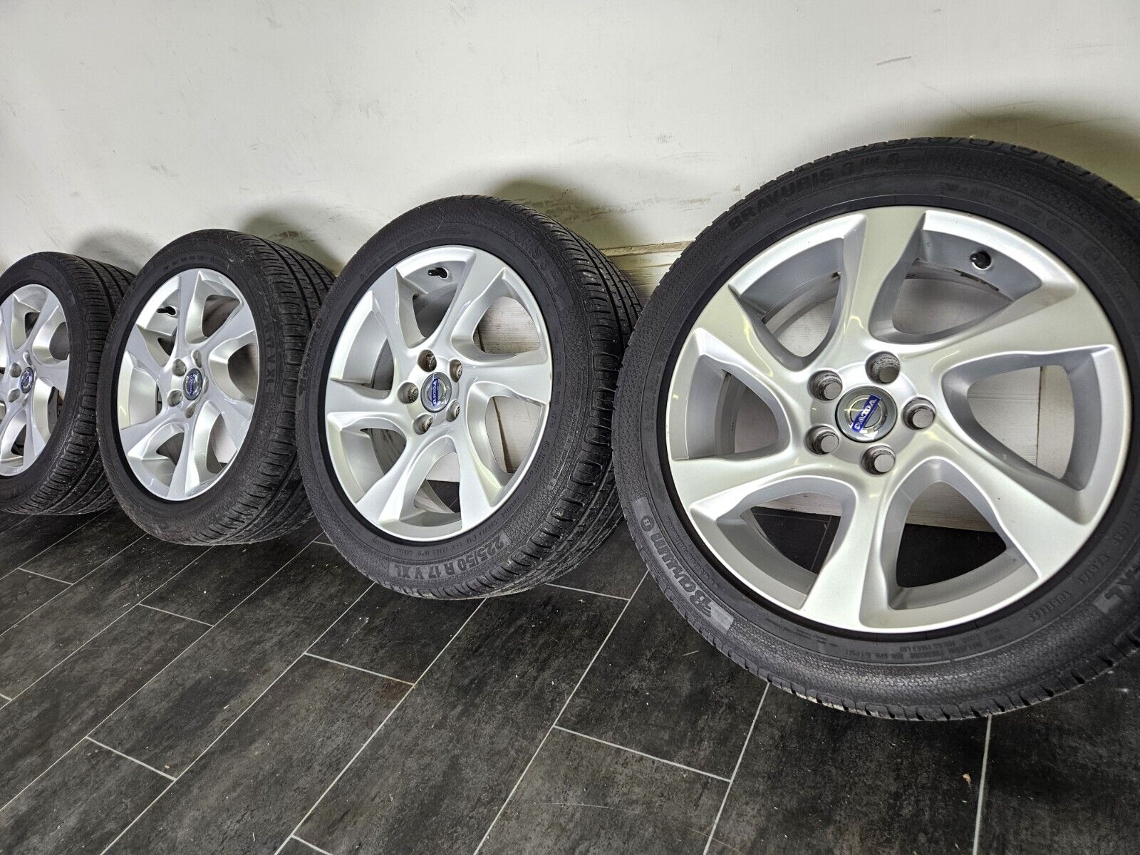 Volvo V70 V40 Cross Country 17 Inch Summer Tires Alloy Volvo V70 V40 Cross Country 17 Inch Summer Tires Alloy