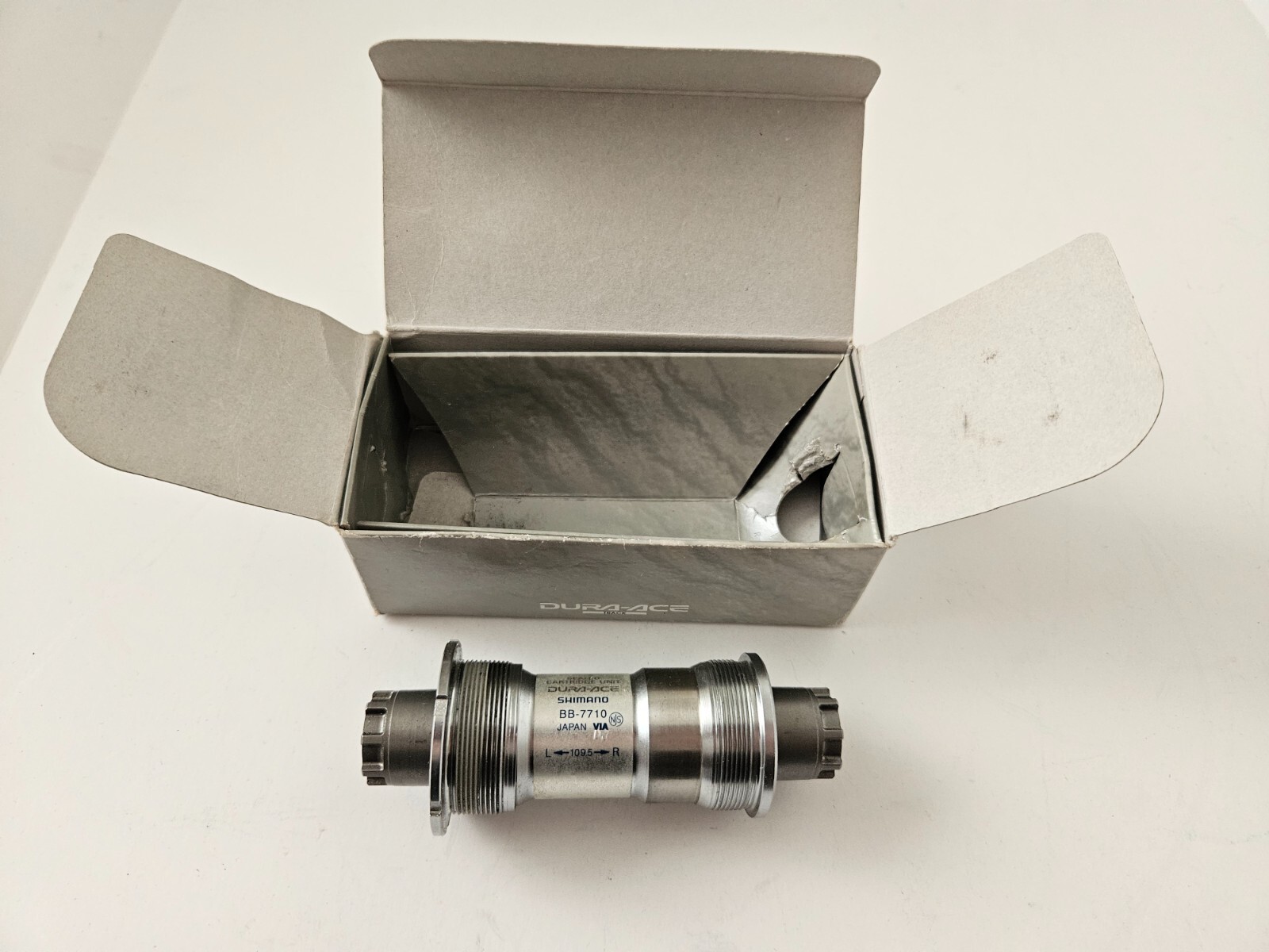 New NOS Shimano Dura Ace NJS BB-7710 Track Bottom Bracket