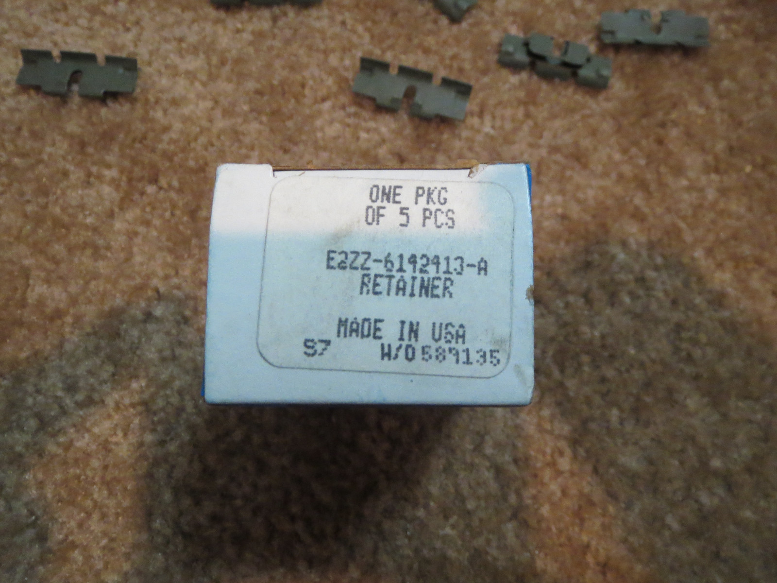 NOS 1982 - 1993 FORD MUSTANG REAR WINDOW MOLDING RETAINER