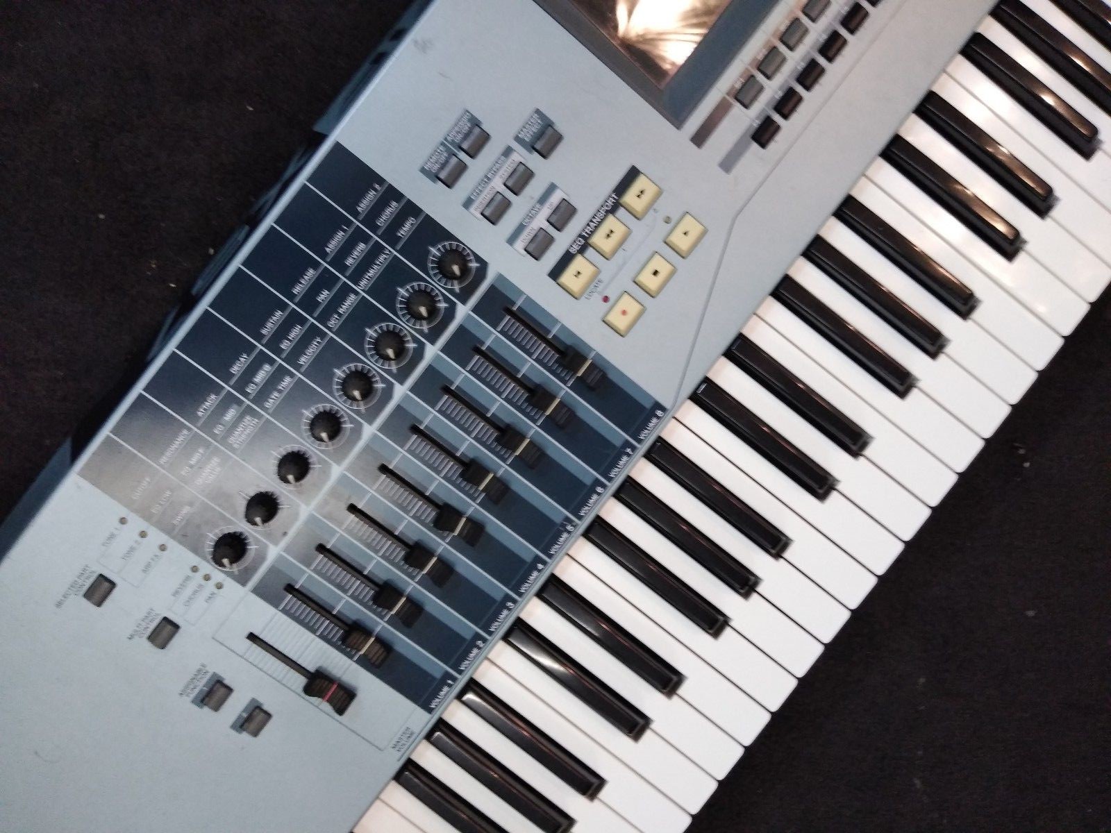 Yamaha Motif XS7 76 Key Piano Keyboard Synthesizer With Hard Case