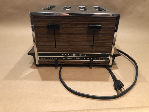 VINTAGE GENERAL ELECTRIC TOASTER 4 SLICE WOOD GRAIN WORKS GREAT