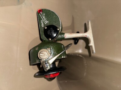 DAM QUICK SUPER 270C SPINNING REEL WITH FACTORY MANUAL PICKUP IN EXCELLENT SHAPE