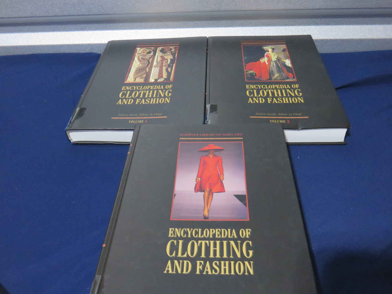 CR Fashion Book [US] No. 1 2012 (単号) Amazon | CR Fashion Book [US] No. 1 2012 (単号) | Women's