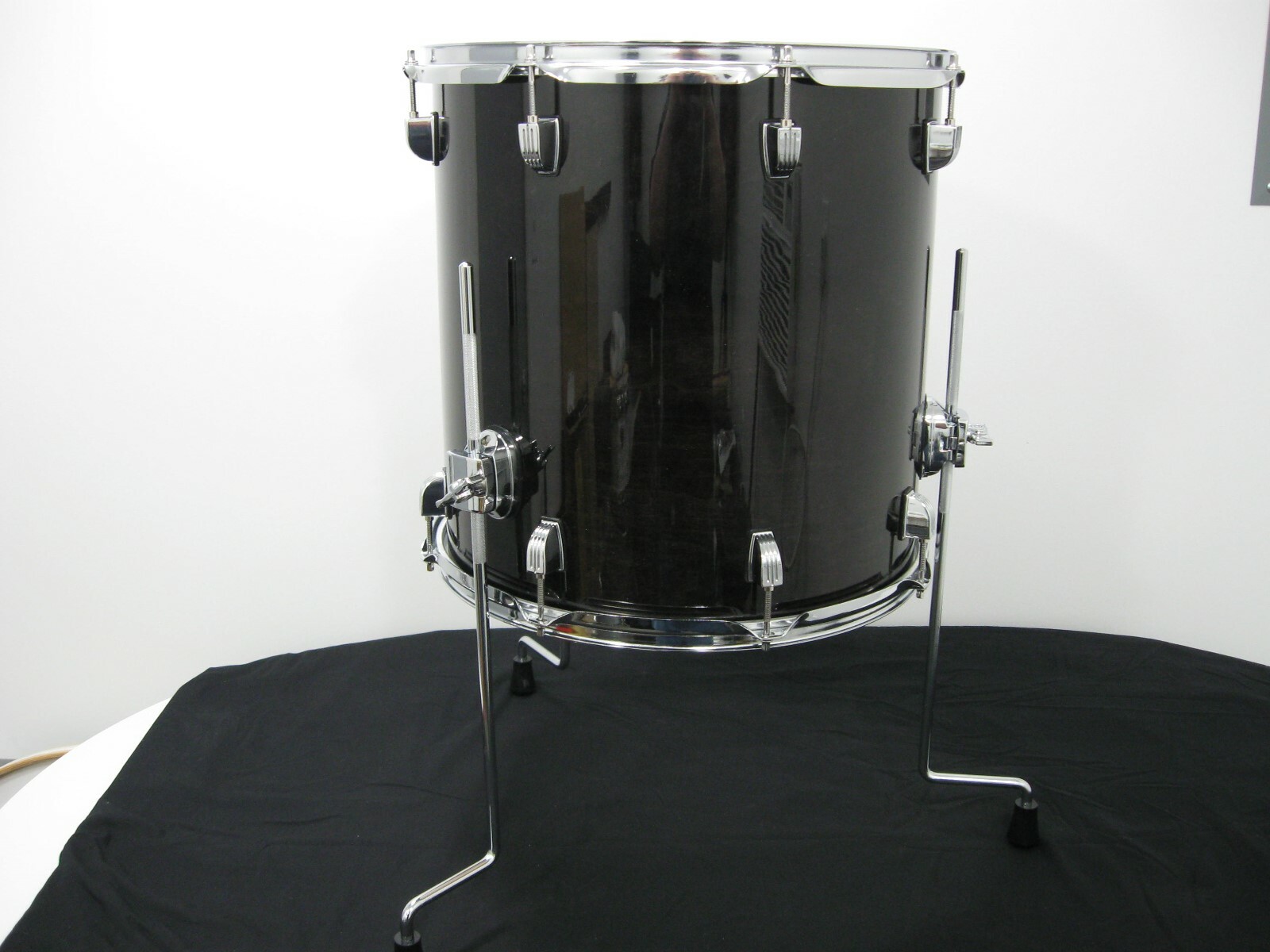 Ludwig 16x16 floor tom maple