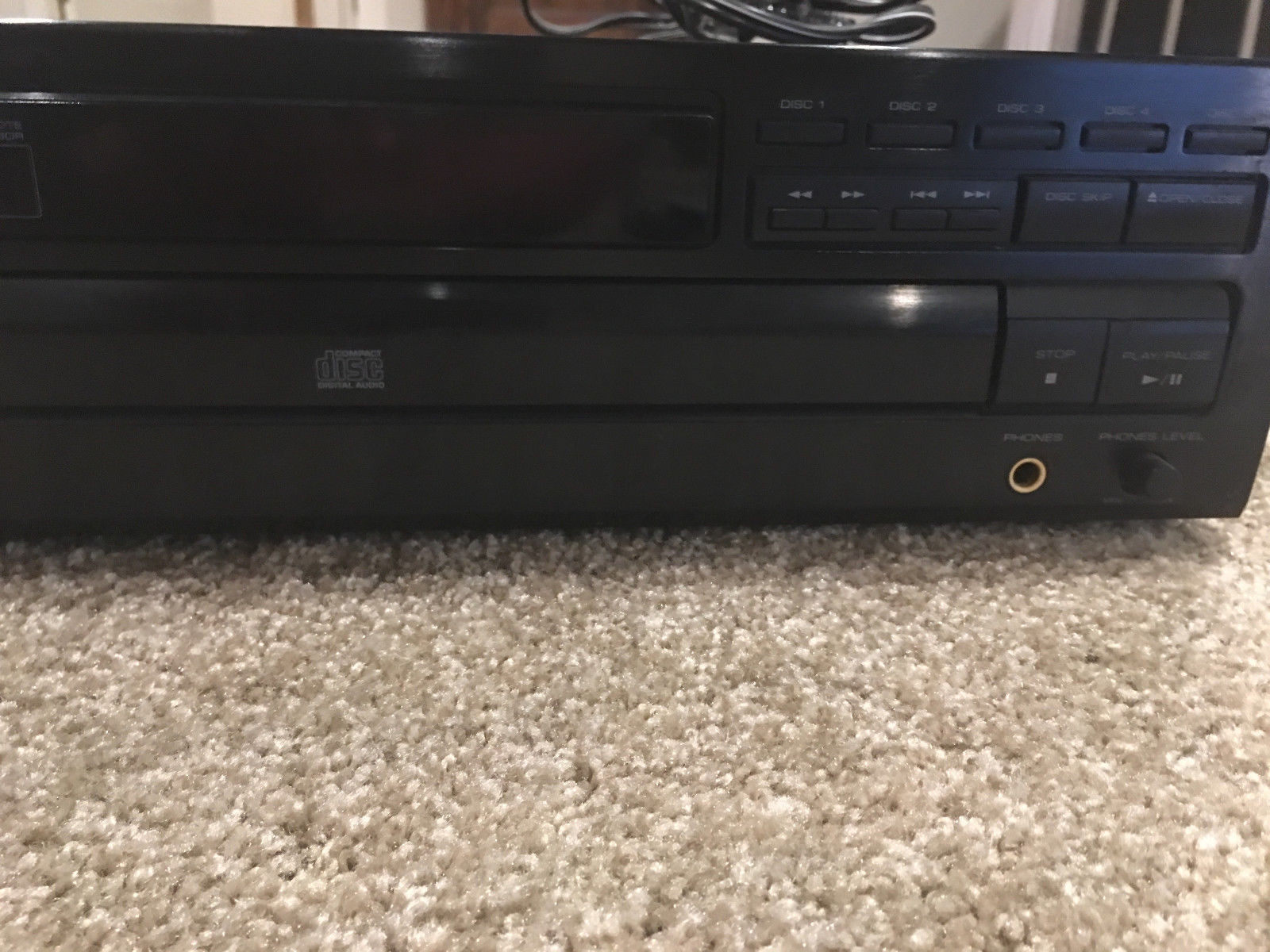 KENWOOD DP-R4440 MULTIPLE CD PLAYER 120VAC 60HZ 15W (P19)