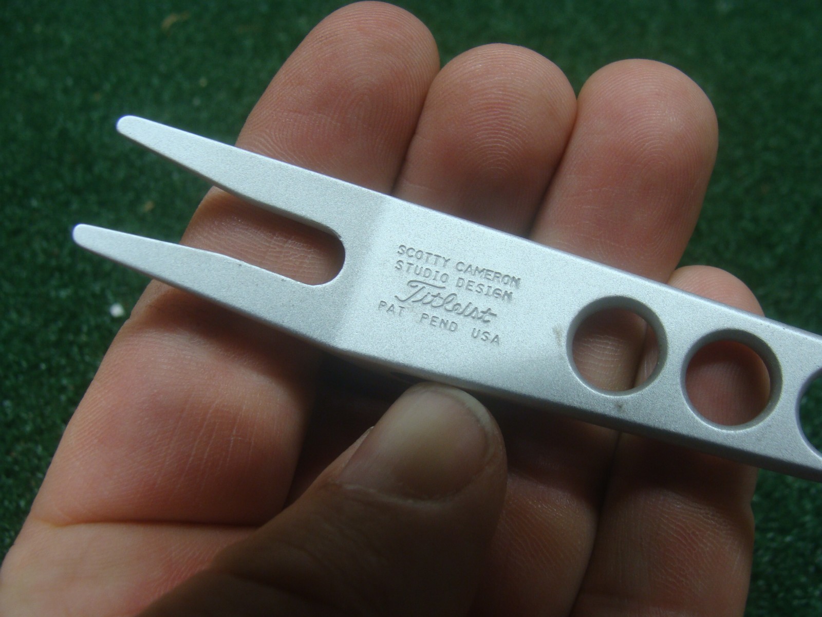 Scotty Cameron Divot Pivot Tool Aluminum SILVER with Red Dot Golf Titleist