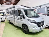 ADRIA SUPREME COMPACT SC / ISLAND BED / 9 SPEED AUTO GARAGE / 3 BERTH MOTORHOME