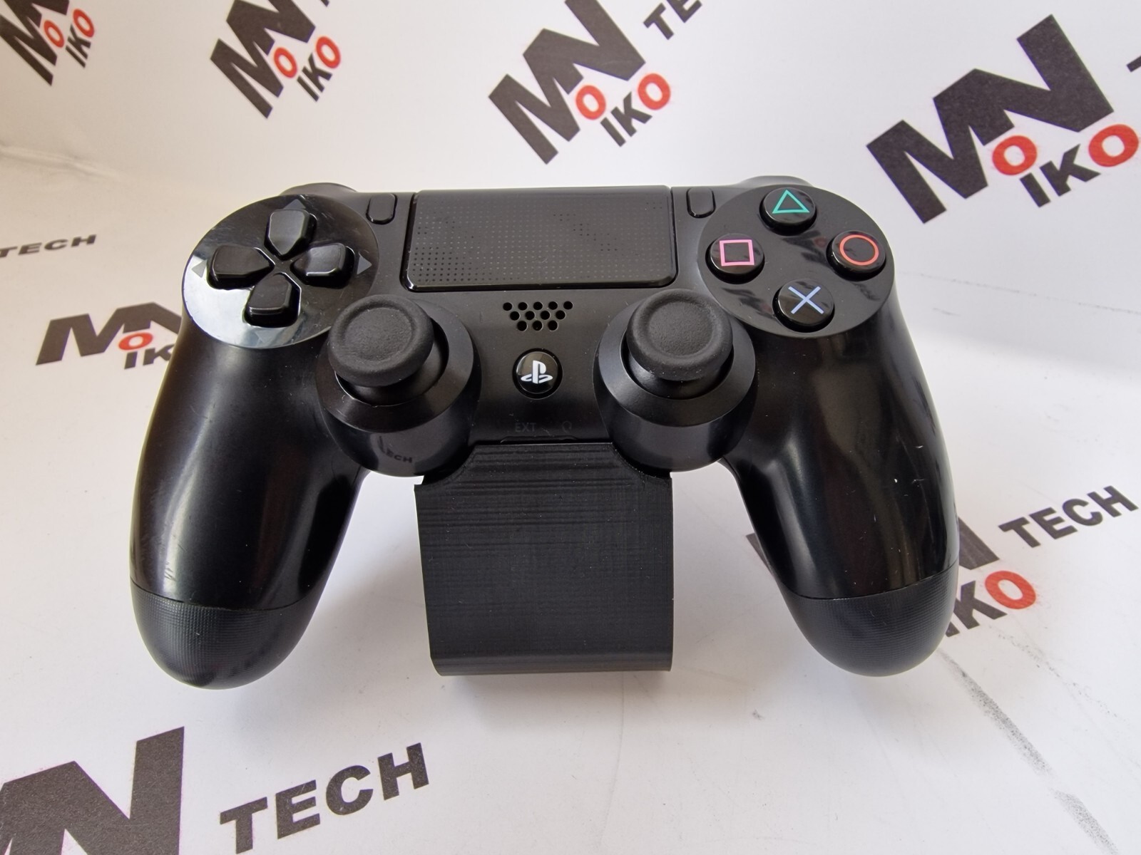 PlayStation4 - まだらです！ Saw a new PS4 controller with the square symbol missing : r
