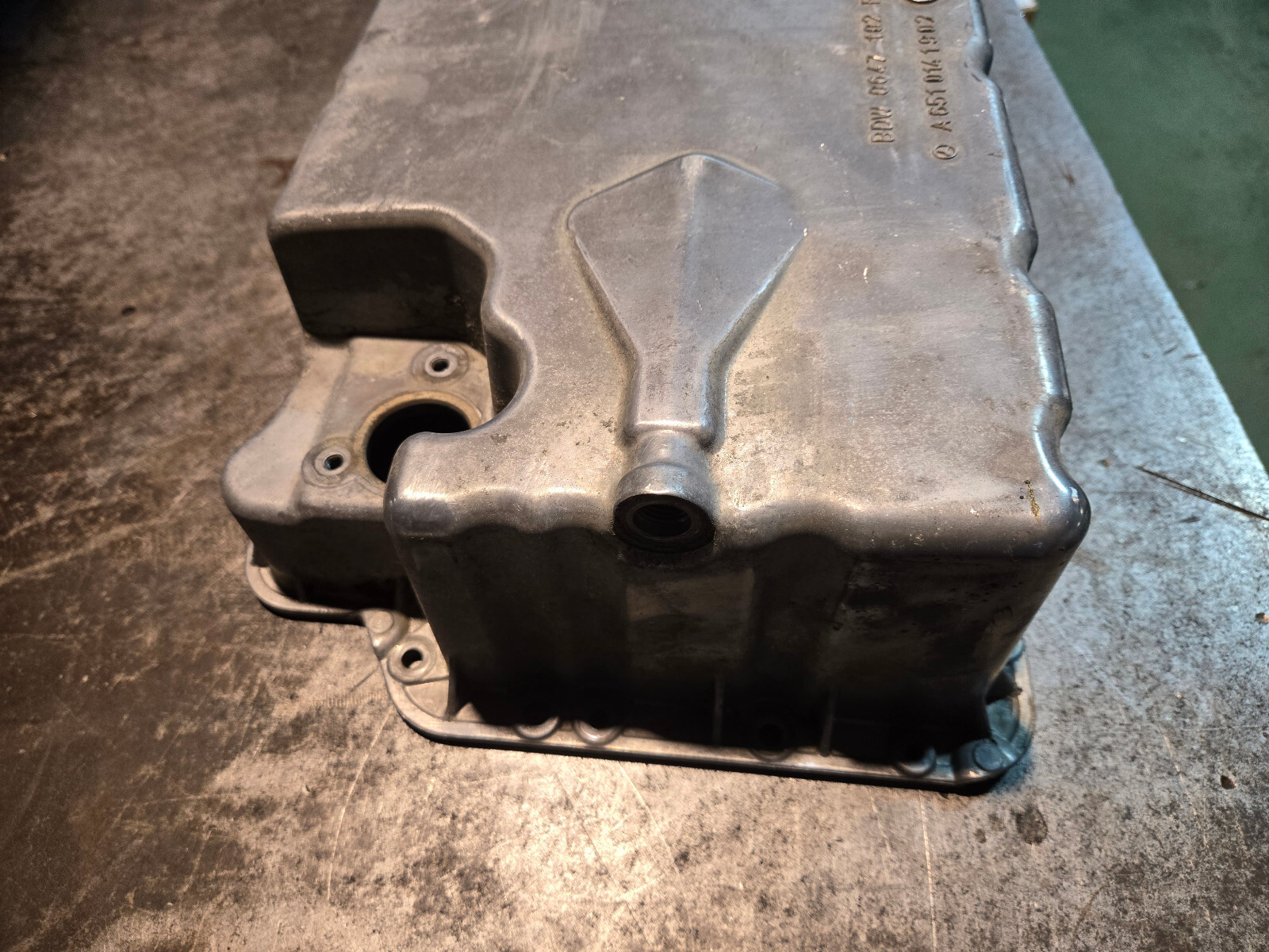 NEW MERCEDES BENZ SPRINTER W906 ENGINE OIL LOWER PAN A6510100313 OEM - Picture 3 of 8