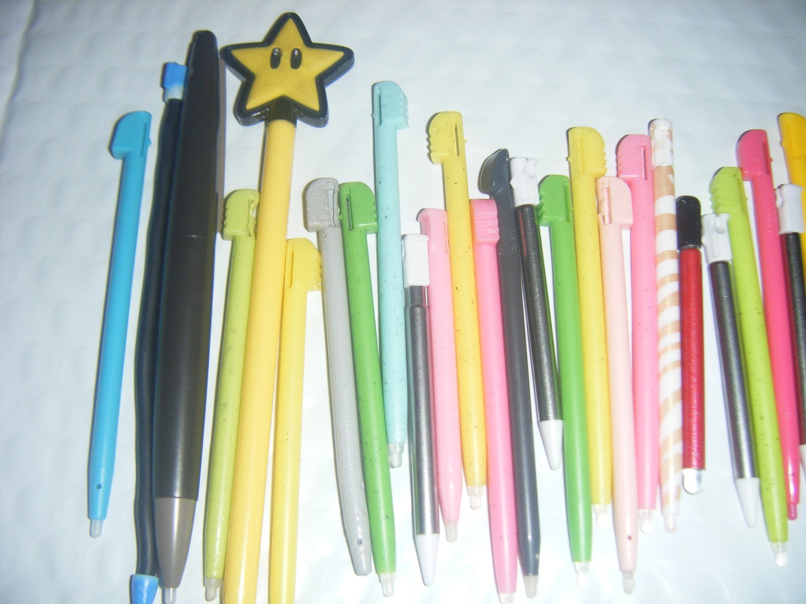 Lot of 30 Nintendo DS 3DS Stylus Super Mario Elmo yellow black red orange blue