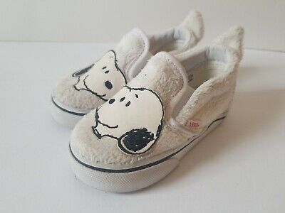 Vans Classic Peanuts Snoopy White Faux Fur Toddler Sneakers Size 4.5