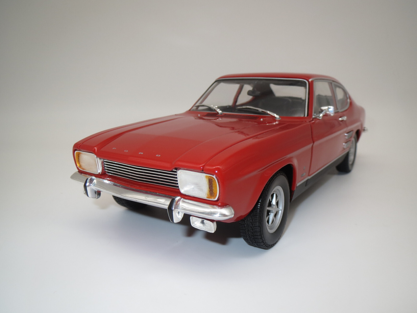 ミニチャンプス　フォードカプリ1700GT 1969 MINICHAMPS Ford Capri 