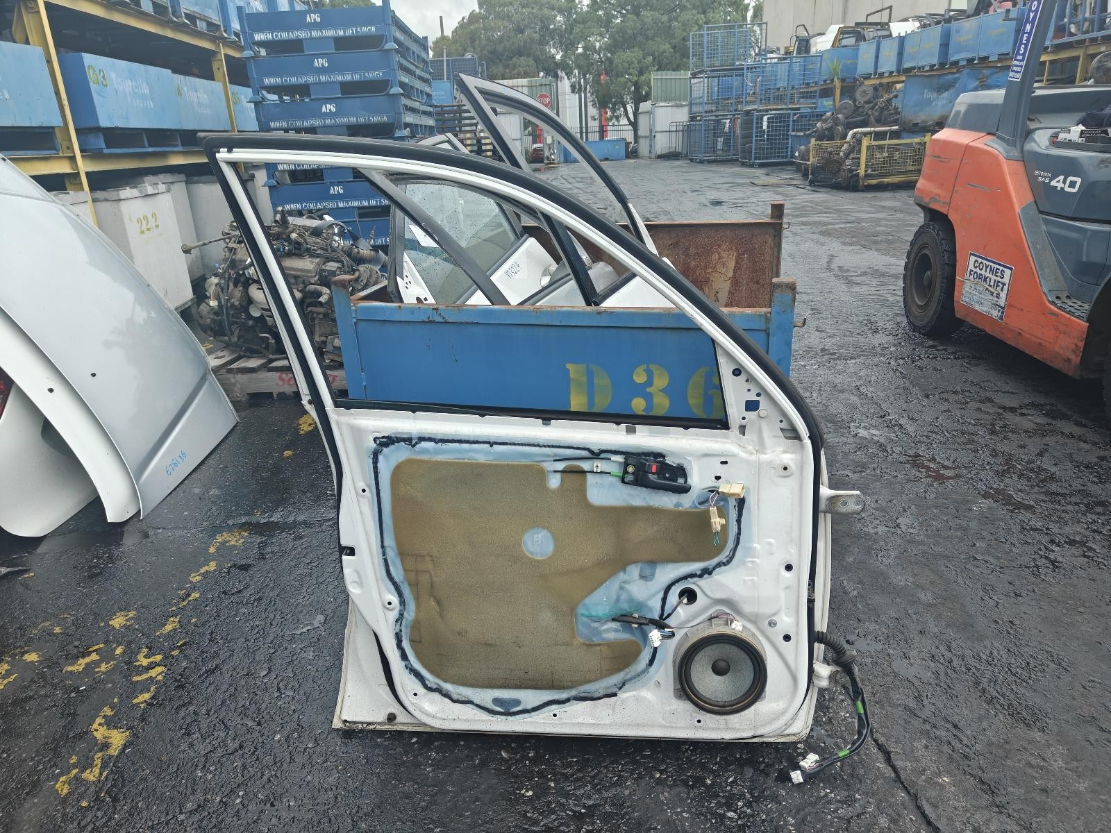 Toyota RAV4 Left Front Door Shell ACA23 07/2000-10/2005 - thumbnail 3