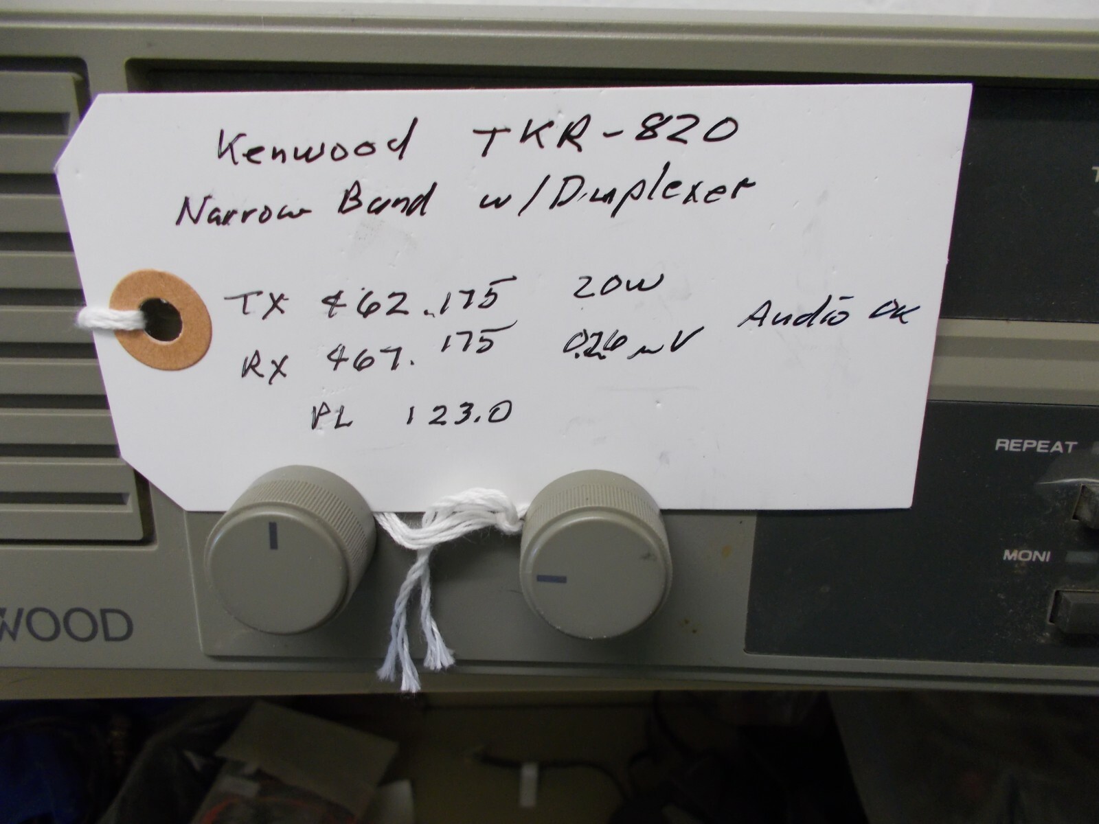 Kenwood TKR 820 UHF Repeater Desktop Radio w Duplexer Narrow Band   TKR820