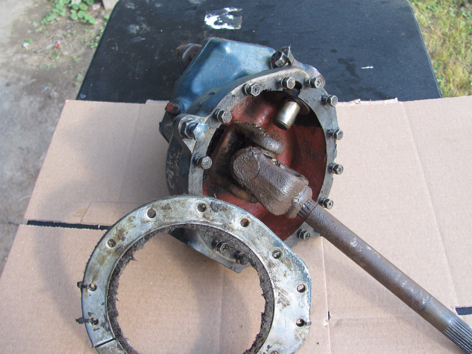 Kubota B7100D RH Front Final Drive w/ Shaft, Grease Seal and Bottom Pin
