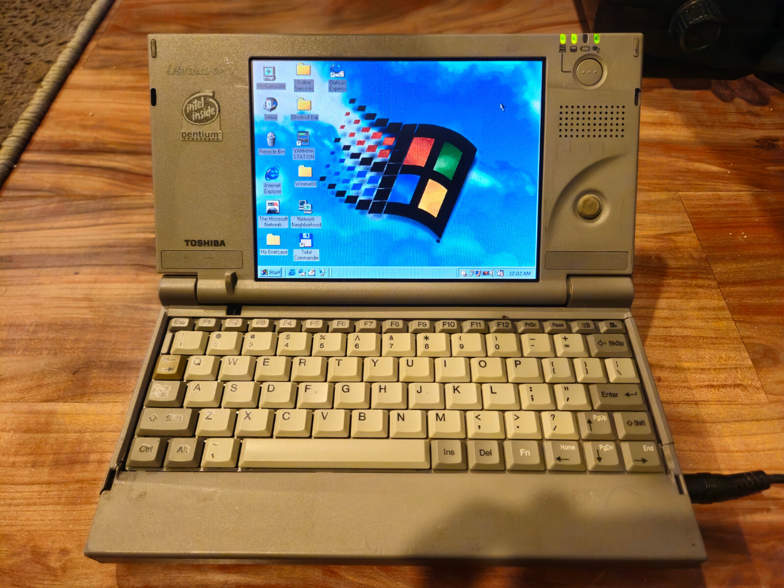 TOSHIBA Libretto 50CTA ノートPC The Toshiba Libretto CT50 - YouTube