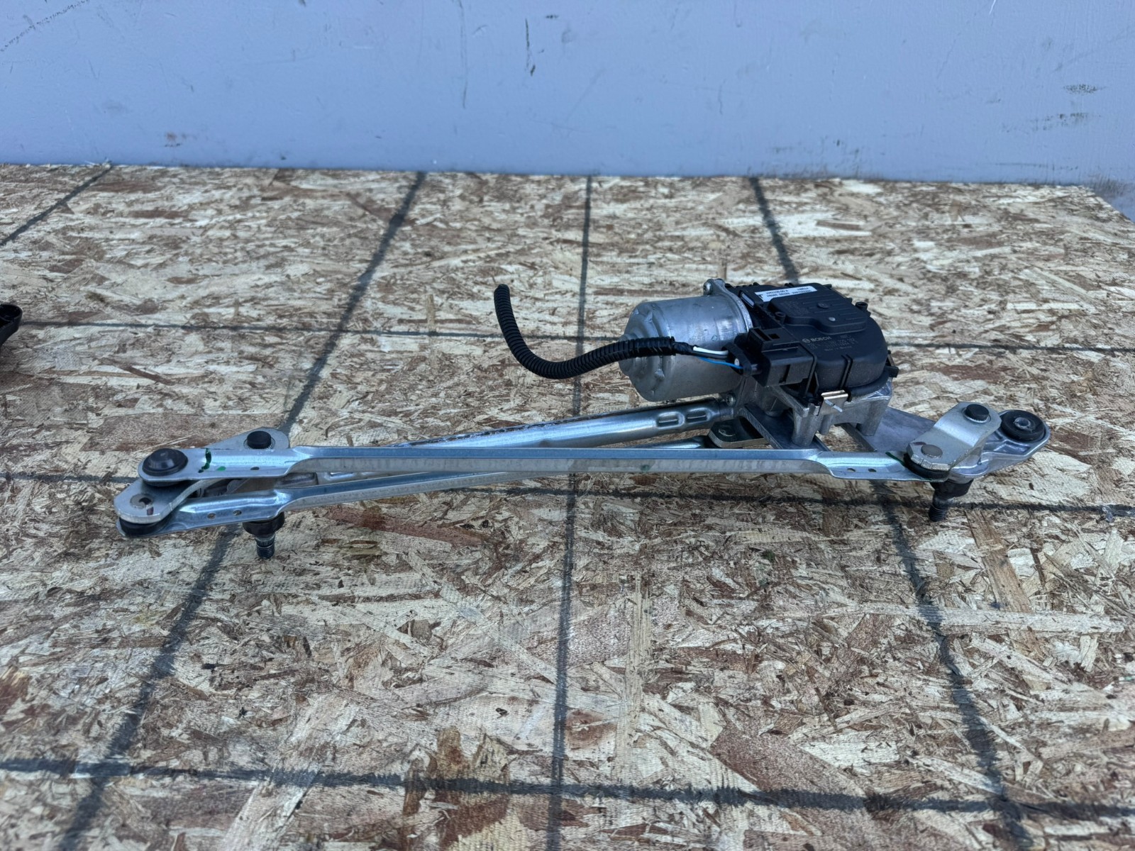 FRONT WINDSHIELD WIPER MOTOR LINKAGE ASSEMBLY 22K 21-26 TESLA MODEL S MS PLAID