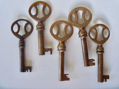 Small Cast Brass Key Polished Skeleton Antique retro desk cabinet hope chest box jewelry vintage tiny rustic
