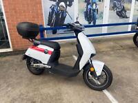 VMOTO CUX SUPER SOCO 50CC ELECTRIC SCOOTER, ONLY 260 MILES!
