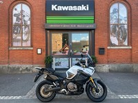 2011 Yamaha XT1200 ZE Super Tenere adventure touring motorcycle in White 