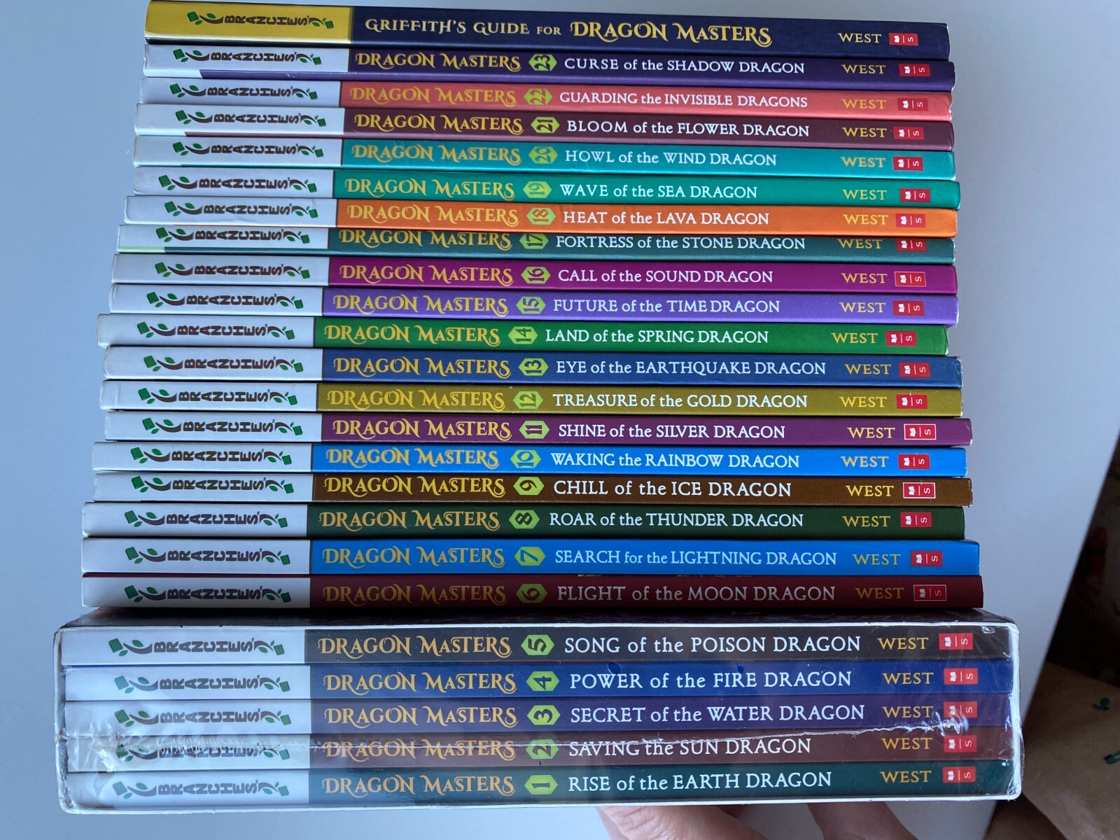 洋書 Dragon Masters 1-23 Griffith's Guide DRAGON MASTERS SET LOT 1-23 Plus GRIFFITHS GUIDE~Tracey West
