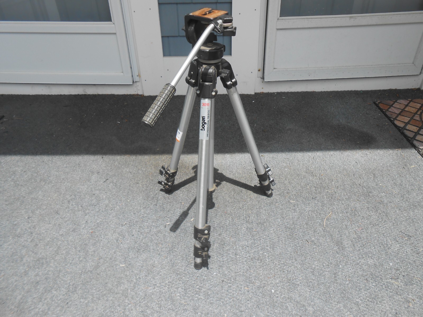 With 3126 Micro  Fluid Swivel Head  Read