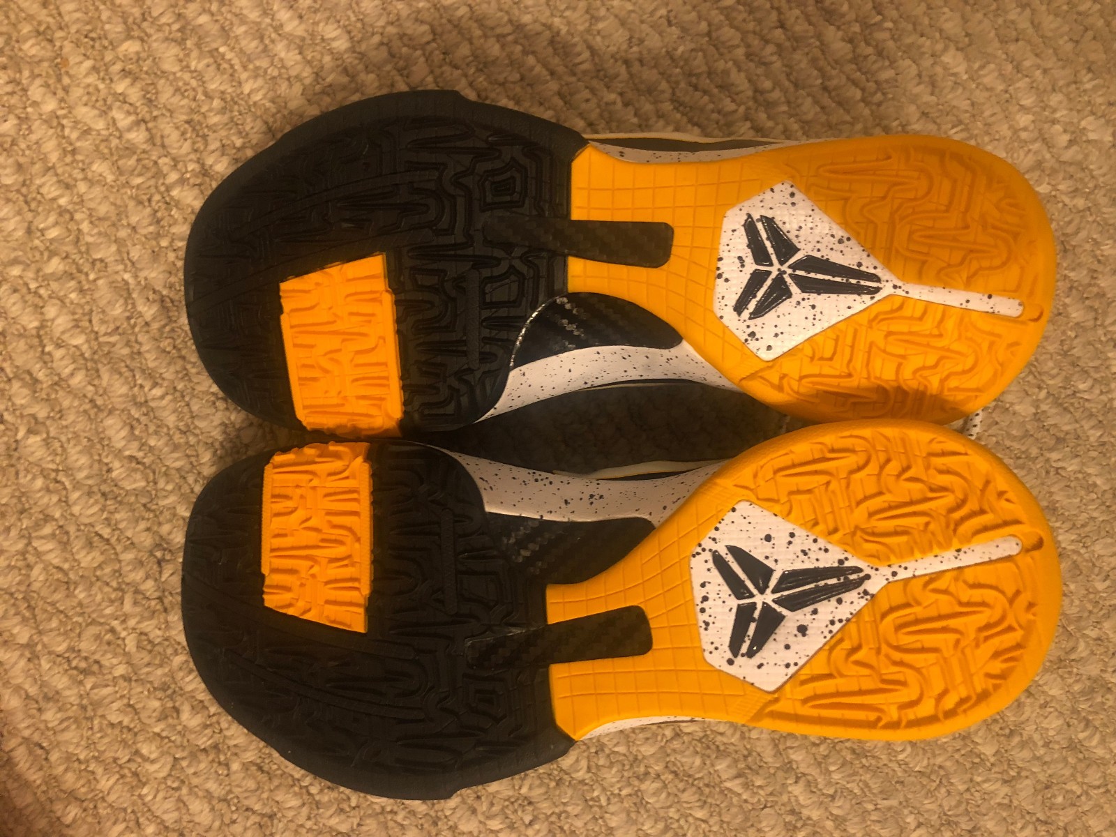 Nike Kobe zoom V shoes size 9 Black-Del Sol