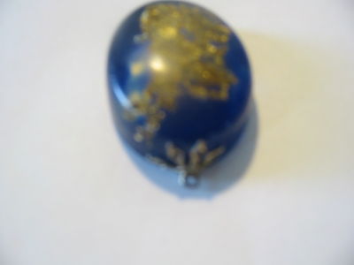 Vintage Pendant GOLD FLAKE in LUCITE RESIN blue approx 1 1/2''
