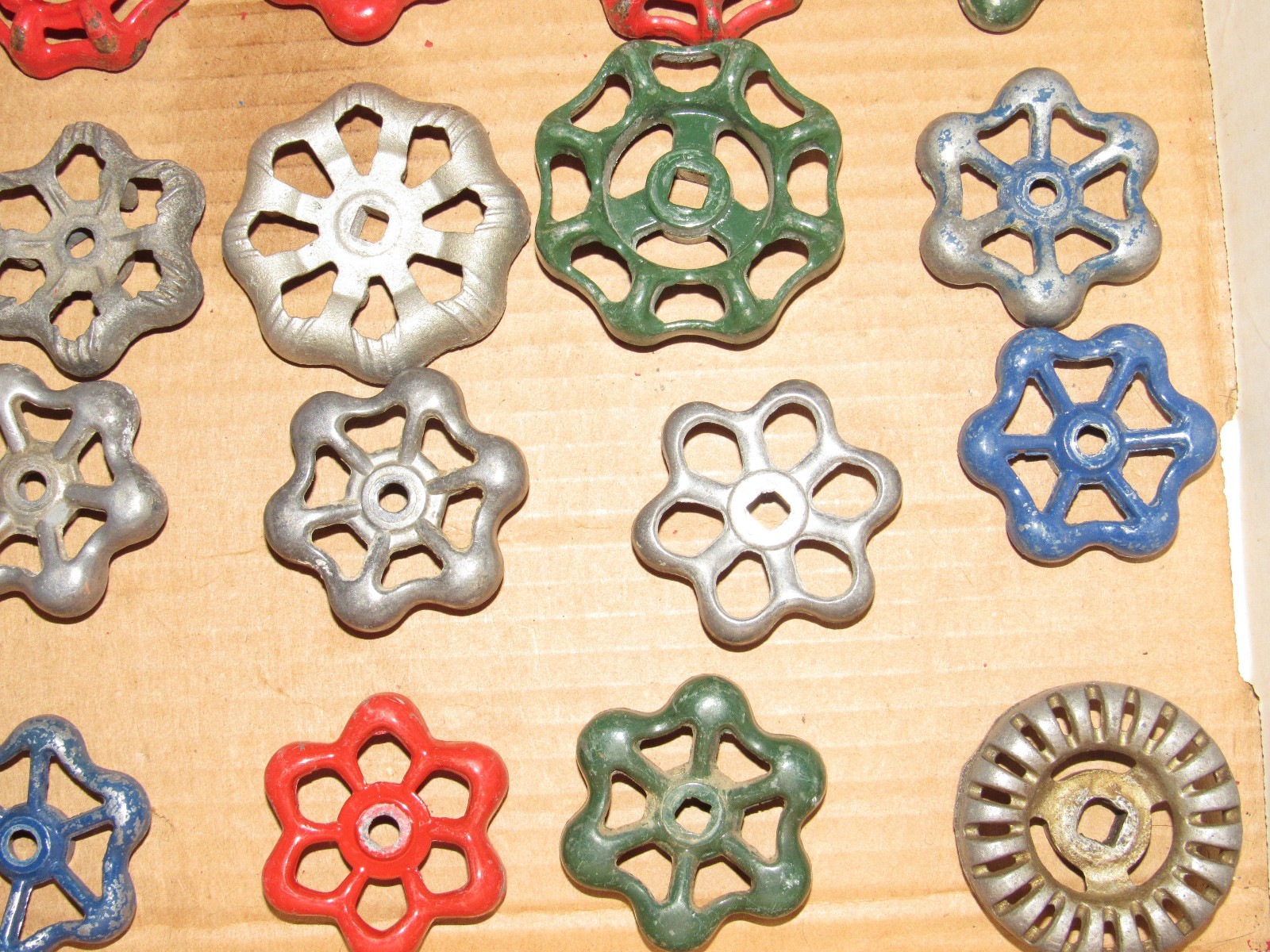 LOT OF 30 WATER VALVE FAUCET HANDLES VINTAGE INDUSTRIAL STEAMPUNK SALVAGE LOT 18