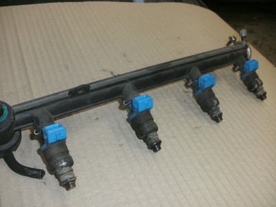 VOLVO S40 V40 1.8 2.0 FUEL RAIL + 4 INJECTORS  8627804 2002-2004 FREE UK POSTAGE