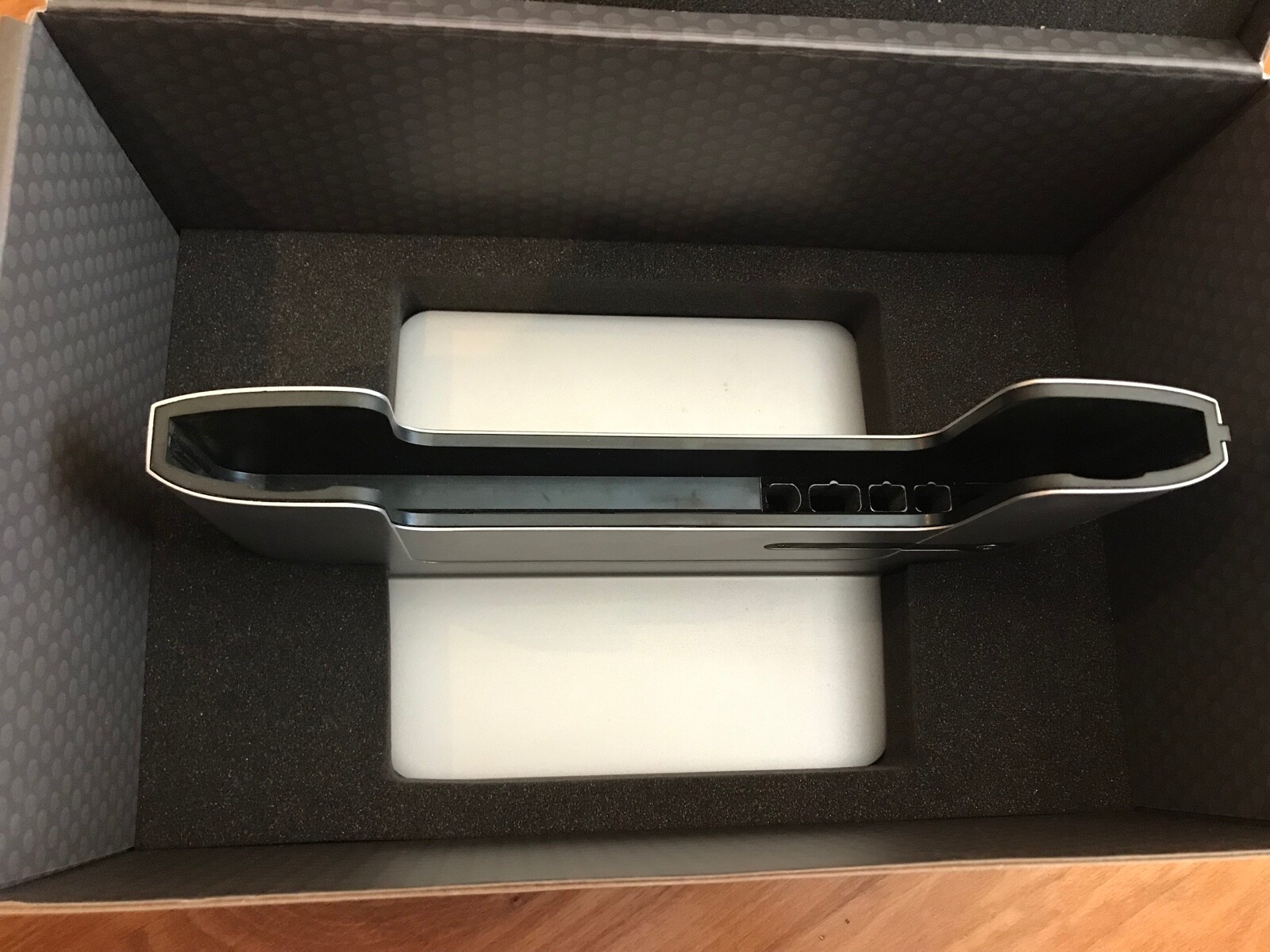 Henge Docks Vertical Docking Station for 15 MacBook Pro Retina HD04VA15MBPR