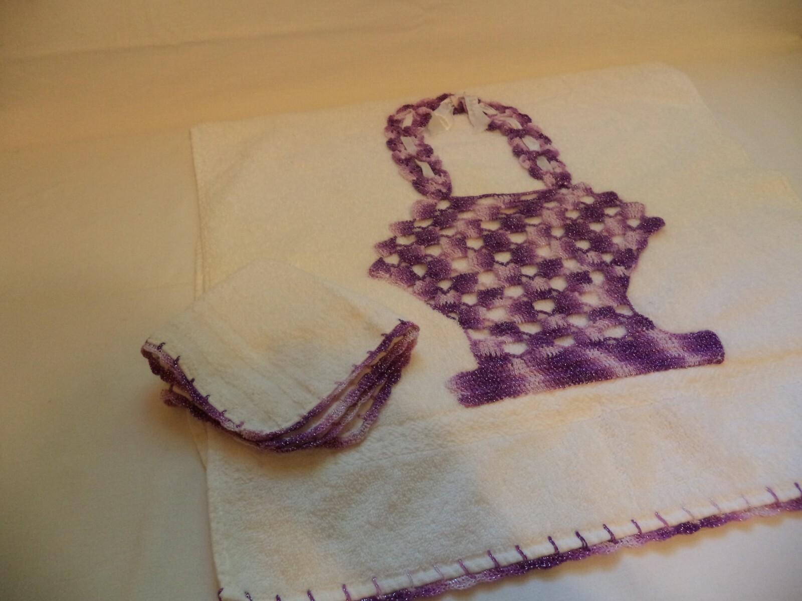 Vntg Bath Set Towel /Cloth Applique Crocheted Basket Hearts Ribbon Turkey Stitch