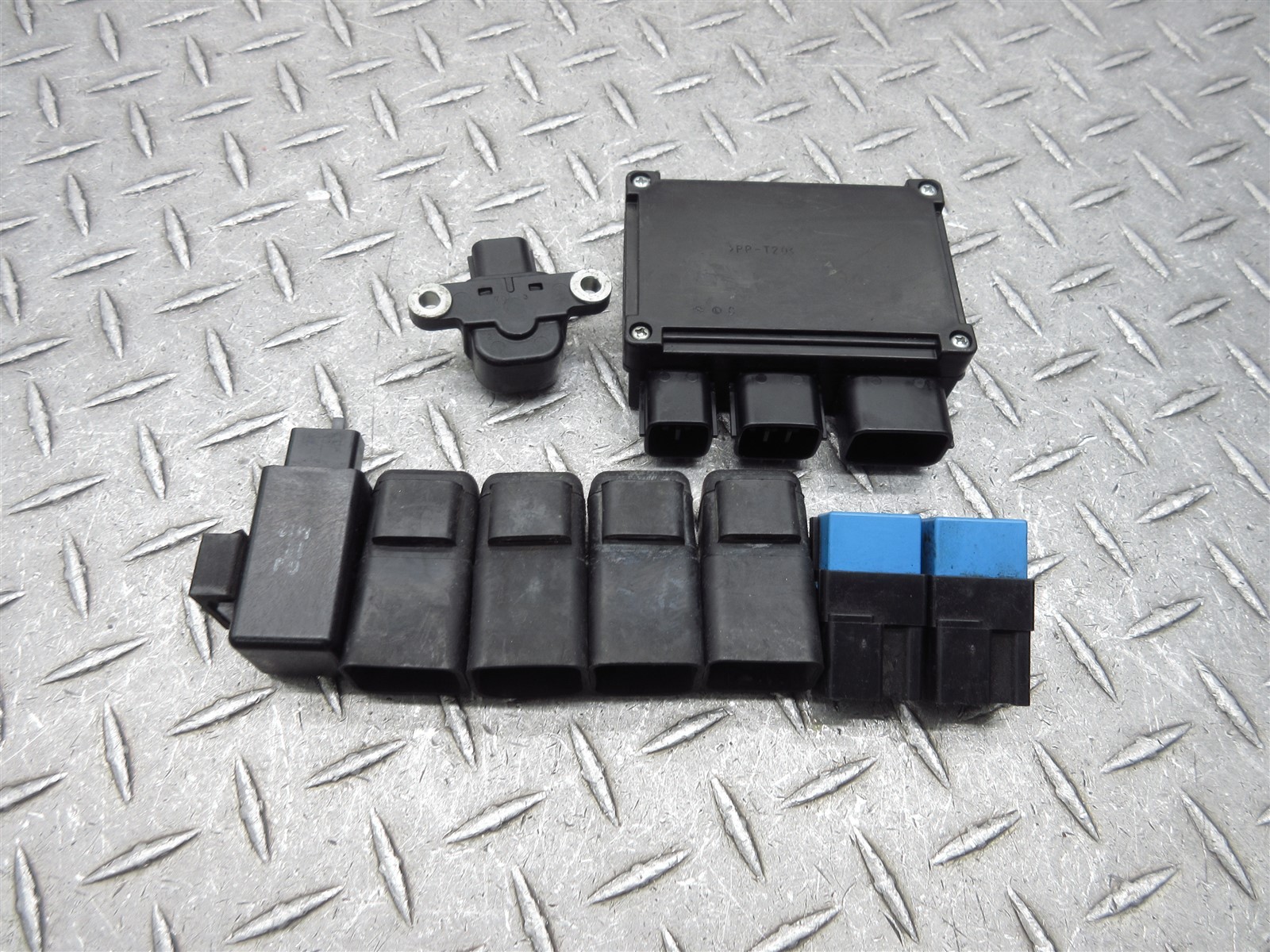 バイイー 2008 08-09 Kawasaki ZG1400 Concours 1400 Fuse Junction Relay