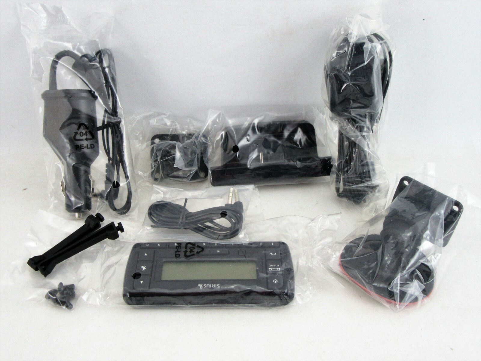 Sirius XM Stratus 7 Satellite Car Radio Receiver Complete Black SSV7V1 Open Box