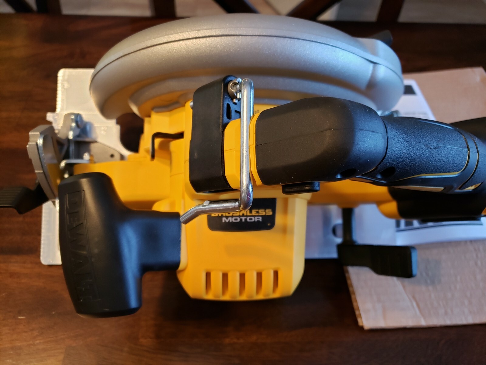 New Dewalt 20 Volt 20V Max XR 7 1/4" Cordless Brushless Circular Saw DCS570 