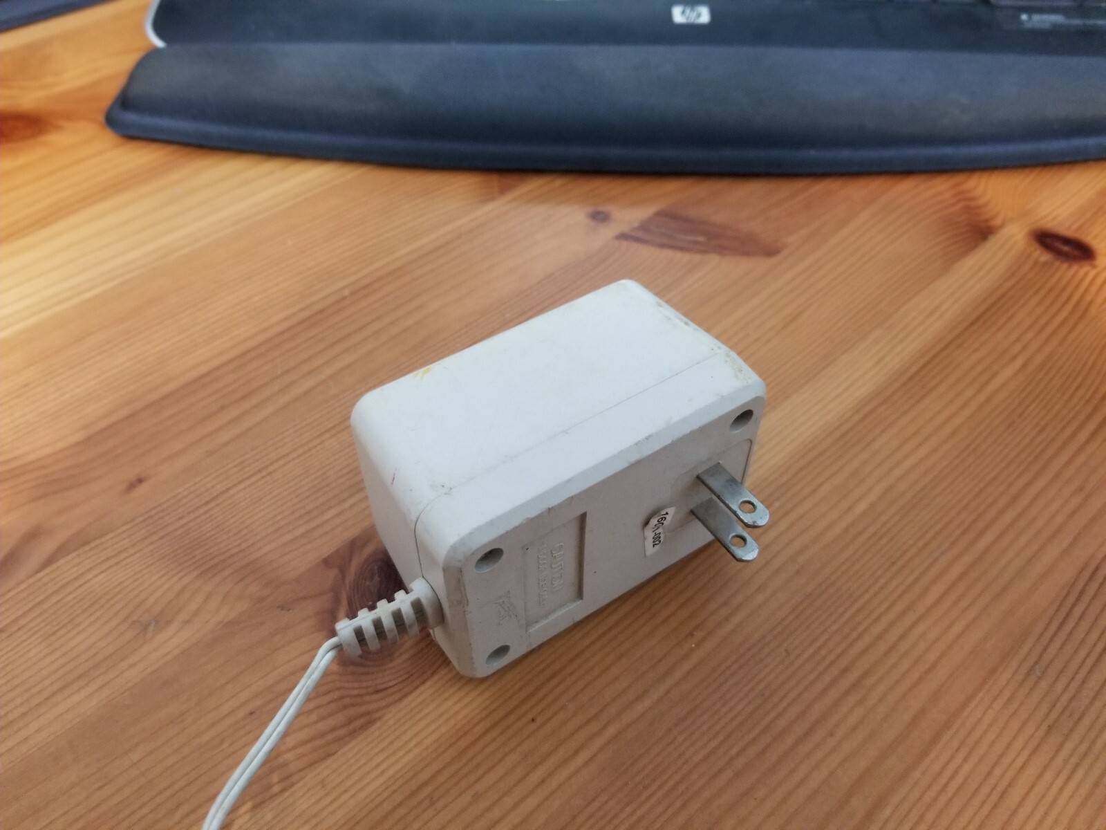 Packard Bell 9VDC 1A AC Adapter Model D12-10-1000-07; FREE S/H!