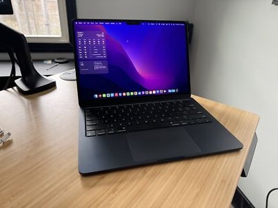 Apple MacBook Air 2022 A2681 13in M2 8 Core GPU 8GB RAM