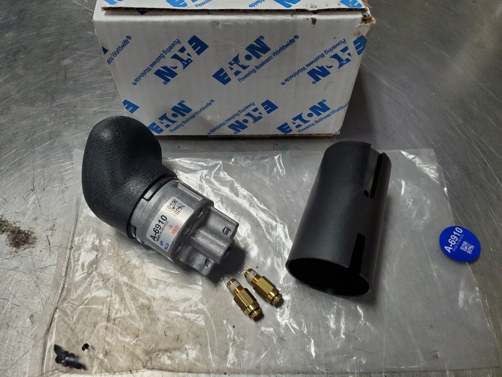 A6910 Genuine Eaton Fuller 10 Speed Shift Knob NEW In Box A A6910 Genuine Eaton Fuller 10 Speed Shift Knob NEW In Box A