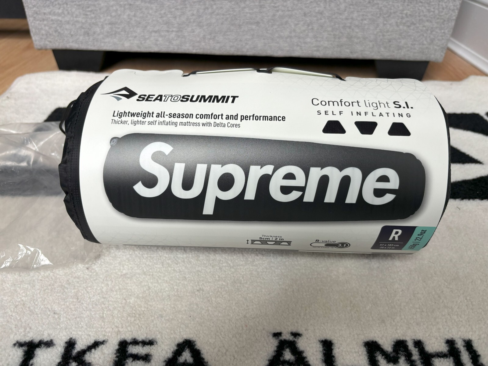 New SS21 Supreme Sea to summit self inflating sleeping mat black New SS21 Supreme Sea to summit self inflating sleeping mat black