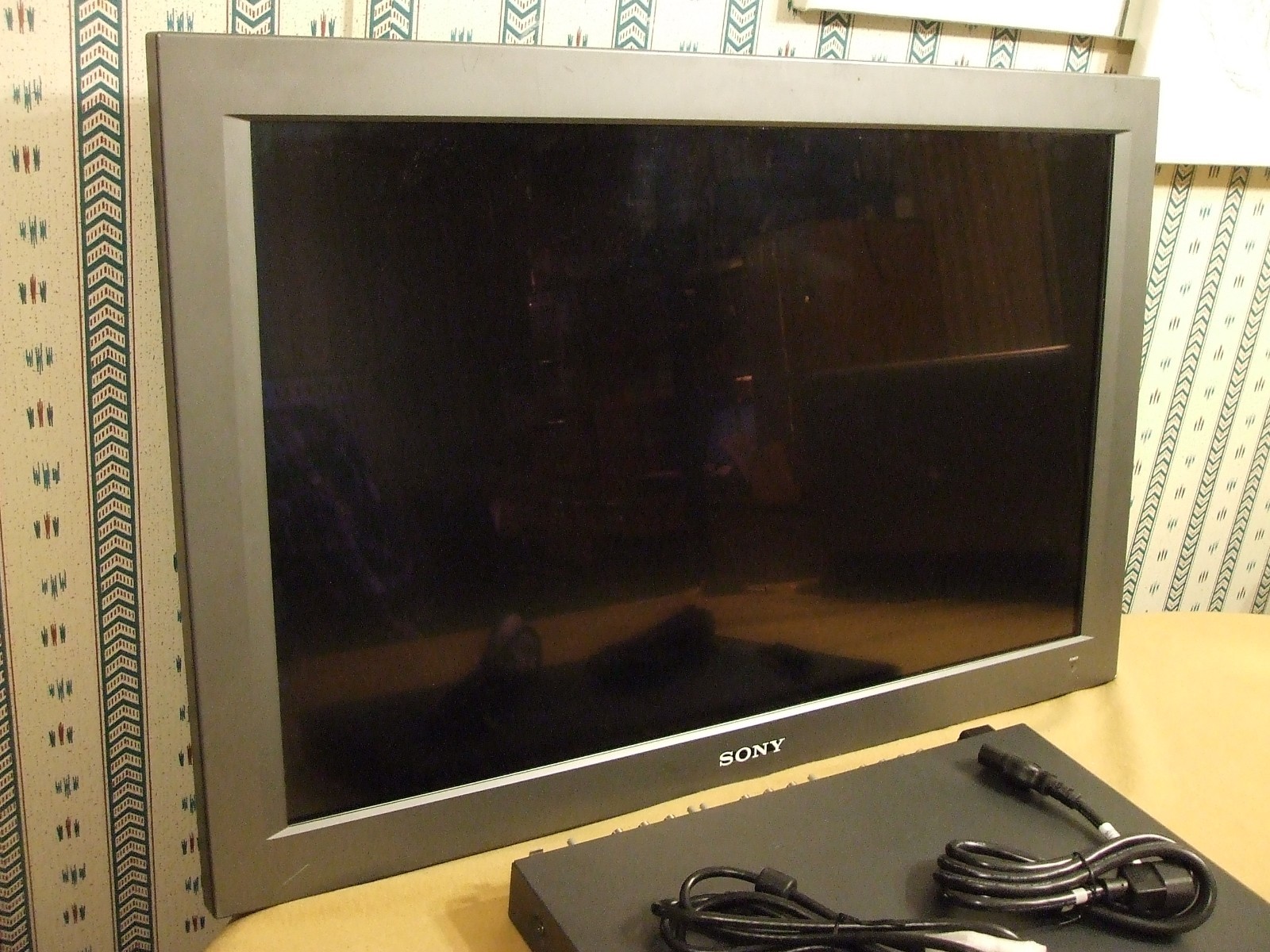 Sony LMD-320W Professional 30