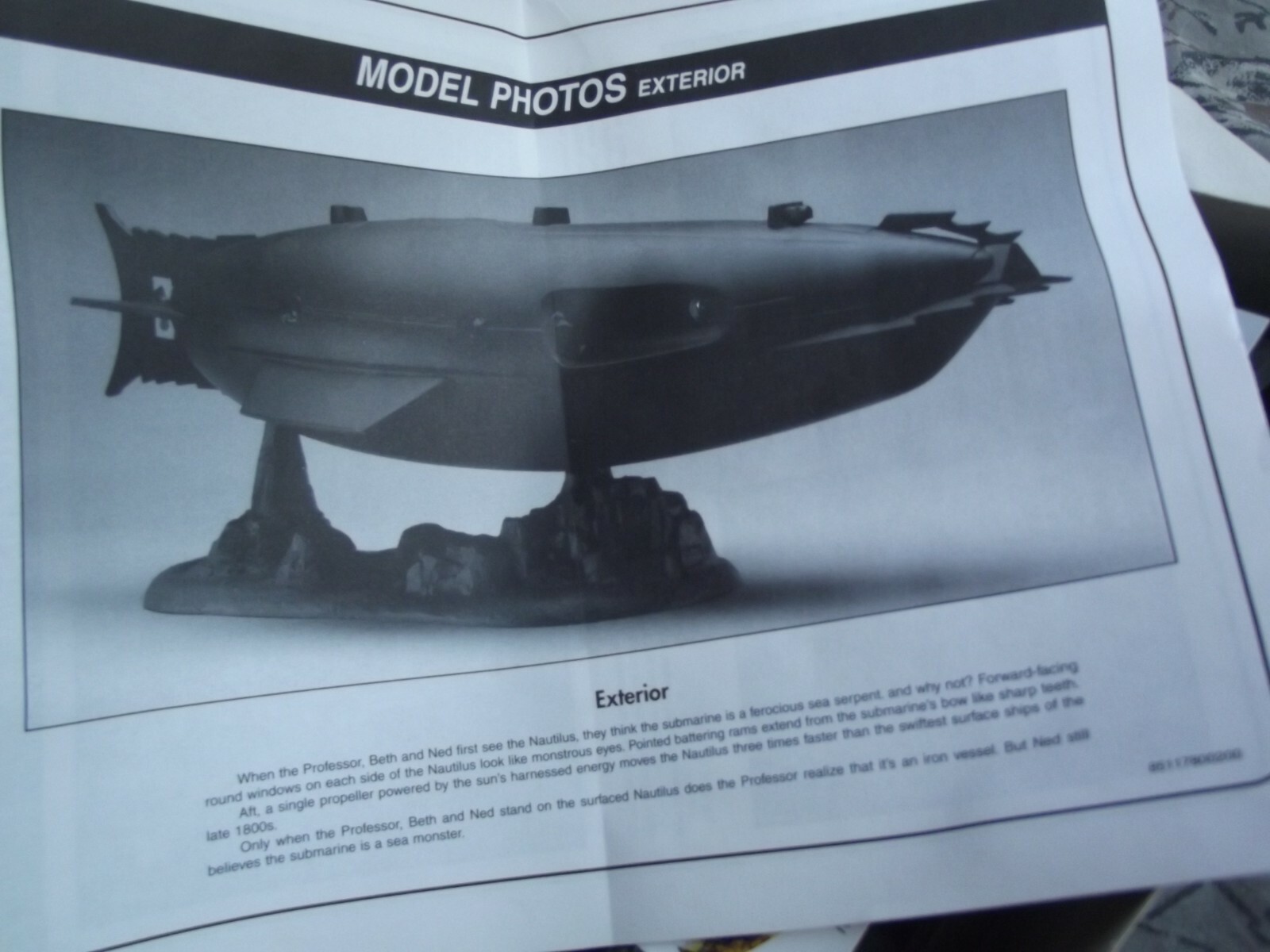 Revell/Monogram Snaptite Nautilus Submarine Model Kit 1187 w/ Paint Box damage
