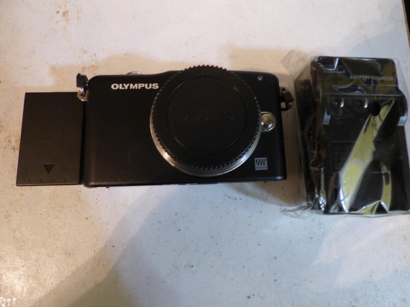 OLYMPUS - ＯＬＹＭＰＵＳ　Ｅ－ＰＭ１ Olympus E-PM1 Mirrorless Micro Four Thirds Digital V206011BU000