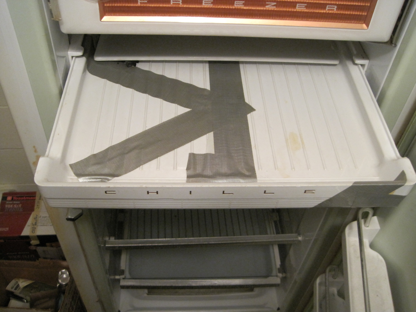 VINTAGE GENERAL ELECTRIC GE REFRIGERATOR