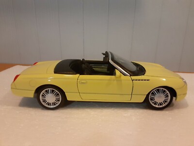 1:25 Maisto Special Edition 2002 Ford Thunderbird Diecast Model Yellow