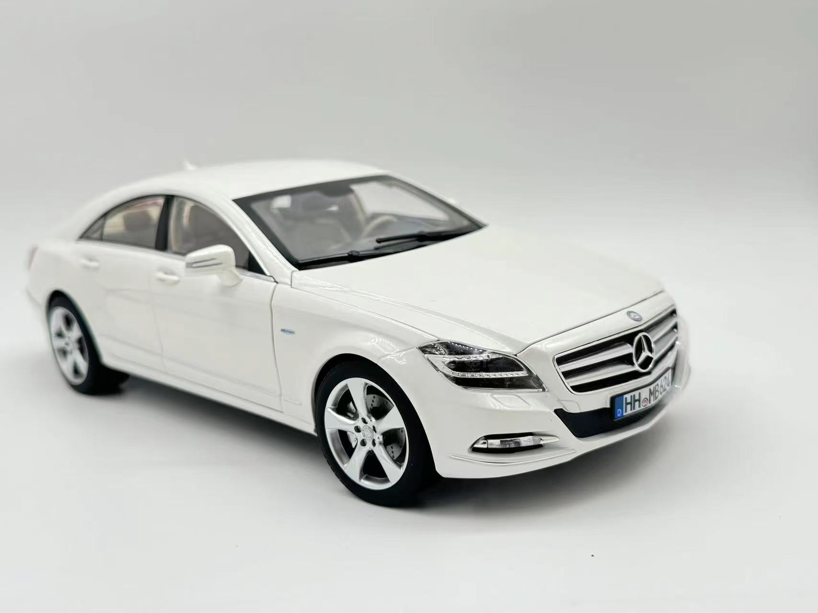 Norev 1/18 Benz CLS Class 2011 Coupe Wagon SHOOTING Diecast