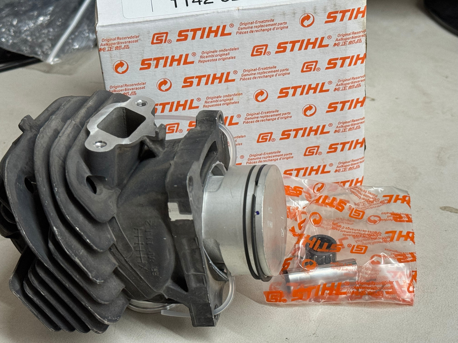 STIHL OEM CYLINDER AND PISTON KIT 1142 020 1201 MS462 C-M R RESCUE 11420201201 - Picture 2 of 4