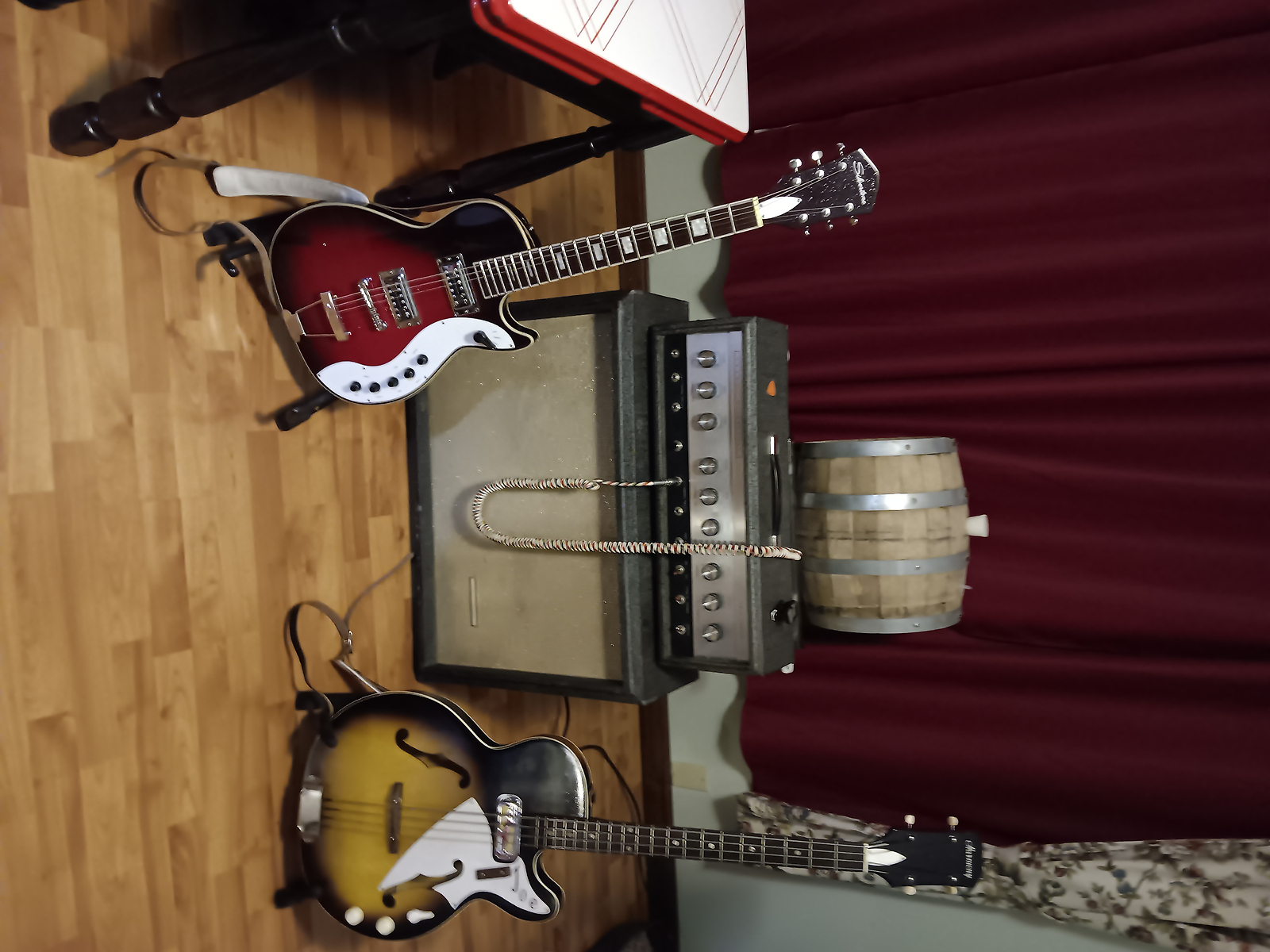 Silvertone Classic 1423-RSFB Solid-Body Electric Guitar, Red