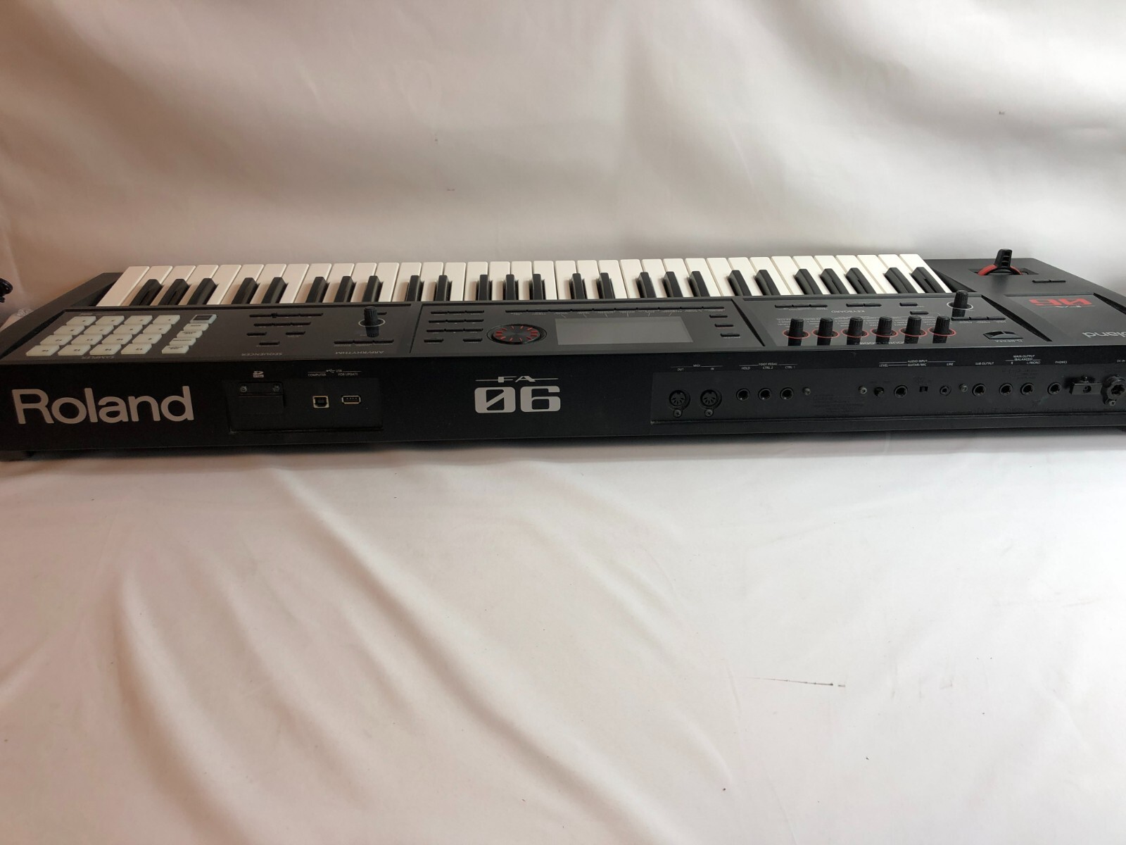 【値下げあり】ROLAND FA-06 61鍵シンセサイザー ROLAND FA-06 ワークステーションシンセサイザー 61鍵盤 送料