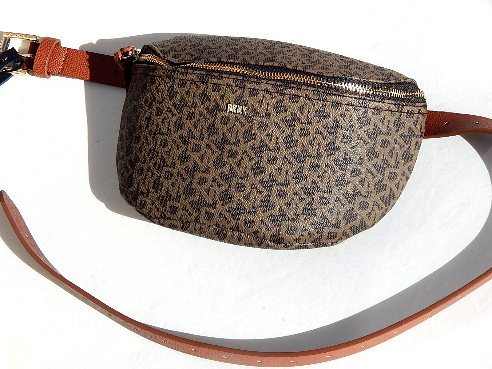 DKNY ウエストポーチ、fanny pack Navy DKNY ウエストポーチ、fanny pack Navy