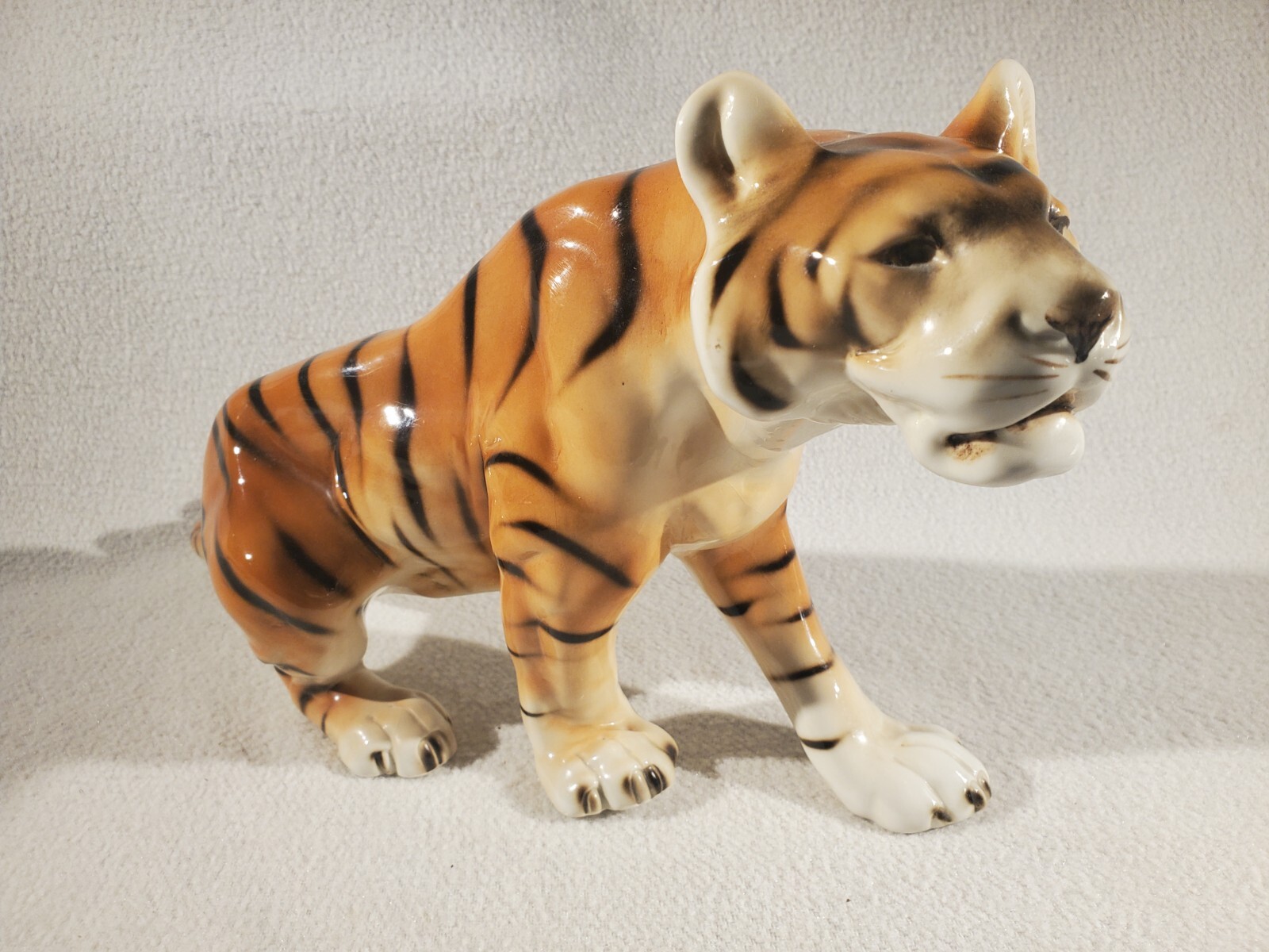 Vtg Czech ROYAL DUX Hand Painted Porcelain Crouching Vtg Czech ROYAL DUX Hand Painted Porcelain Crouching